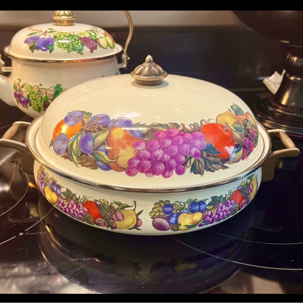 DUTCH OVEN ENAMEL 12”Wide  5”Tall LID FRUIT CREAMY WHITE BRASS KNOB HANDLES EUC